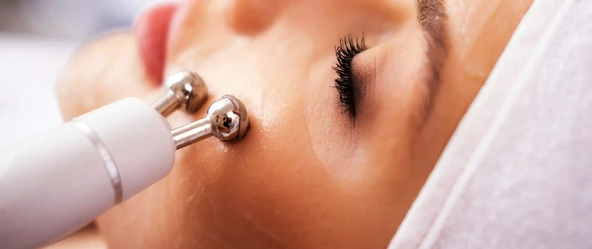 Microcurrent facial treatment for skin tightening at Skin and Beyond Spa in Chicago