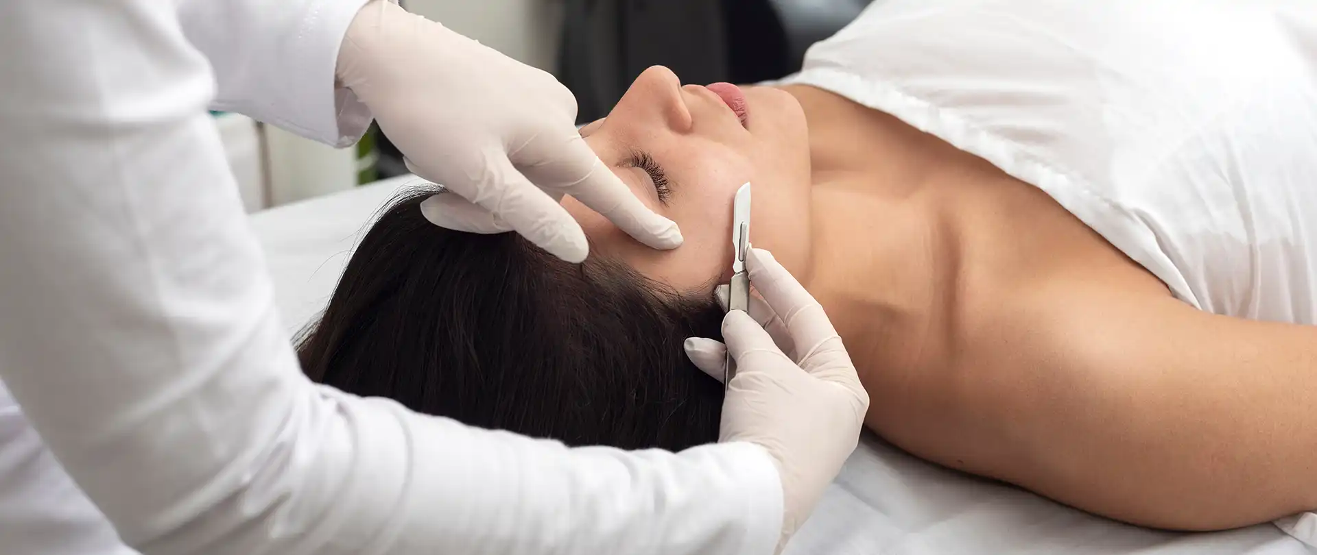 Dermaplaning skin exfoliation treatment in Chicago Gold Coast at Skin and Beyond Spa